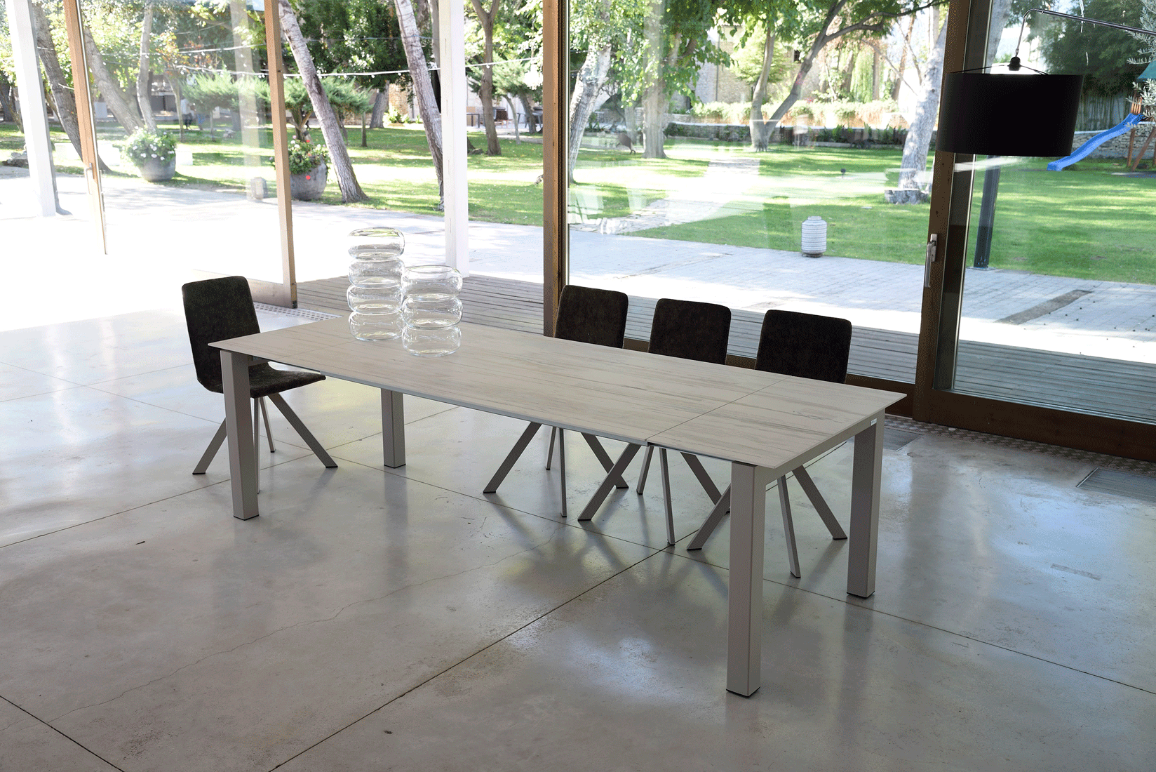 Brands Garcia Laurel & Hardy Tables Chamon Table + Kiss Chairs